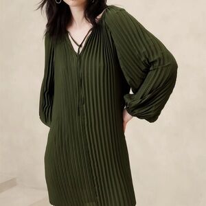 Banana Republic Green Pleated Dress